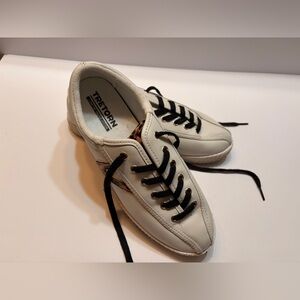 Tretorn White Low-Top Sneakers with Leopard Accent and Black Laces